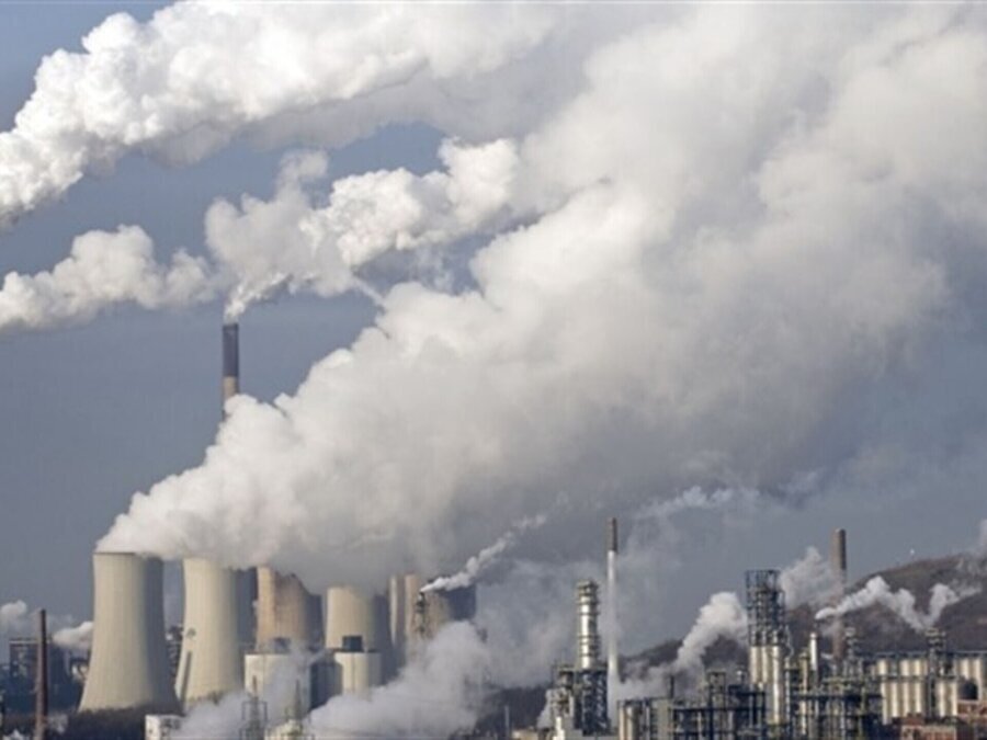 متهم ردیف اول آلودگی هوای تهران اعلام شد | وجود بیش از ۱۰۰ برابر حد مجاز سولفور در سوخت نیروگاه‌ها!