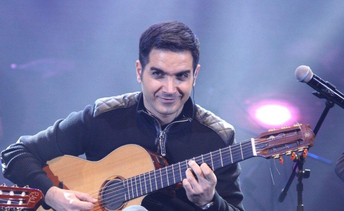 ببینید| پرچم بحرین در کنسرت محسن یگانه در شیراز و واکنش خواننده؛ اینجا ایرانه و ...