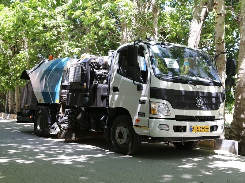 نظافت بزرگراهها با خودروهای مکانیزه