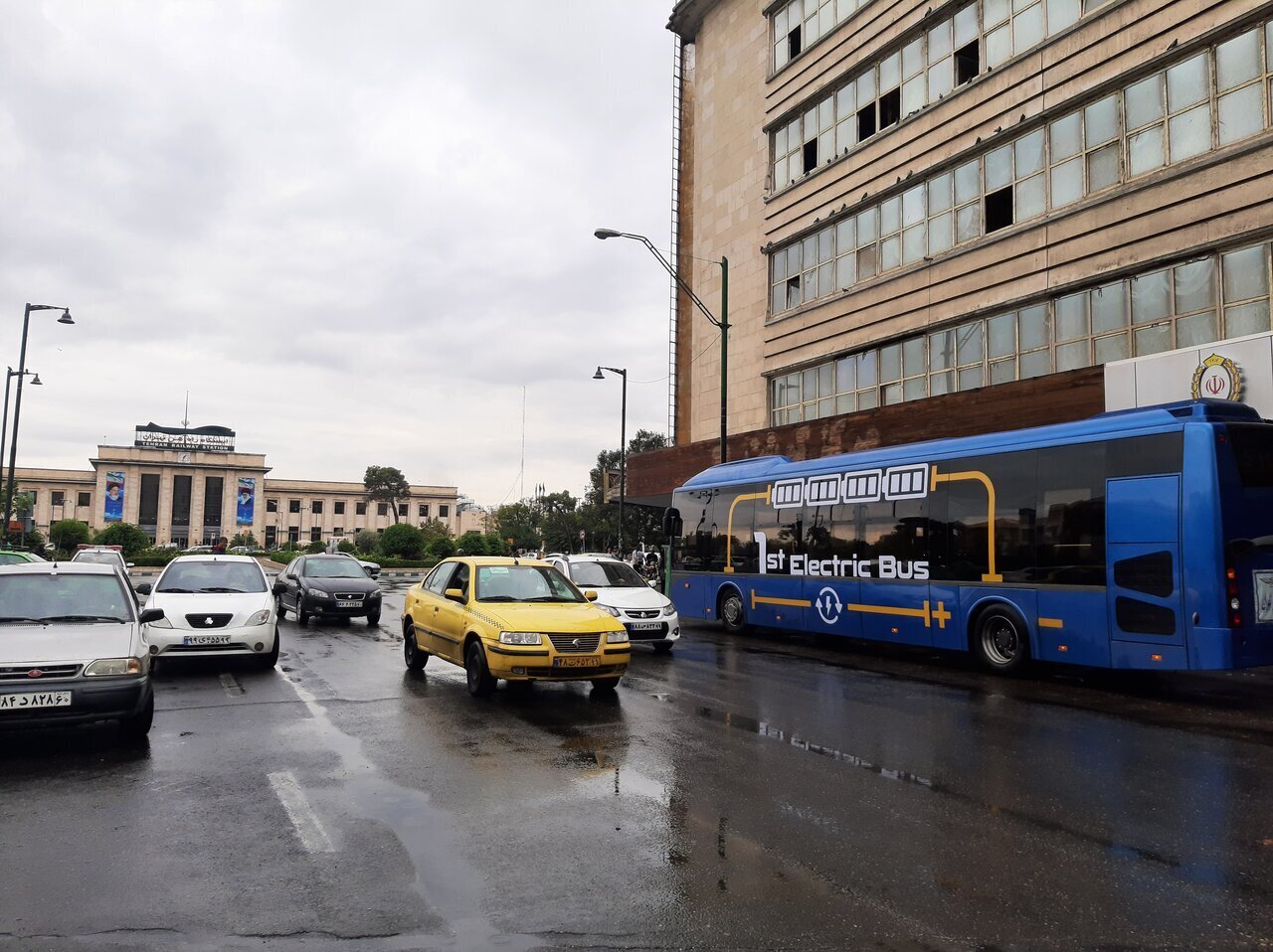 زیماهای تهران از راه میرسند / جمهوری تا بهارستان با اتوبوسهای تولید داخل