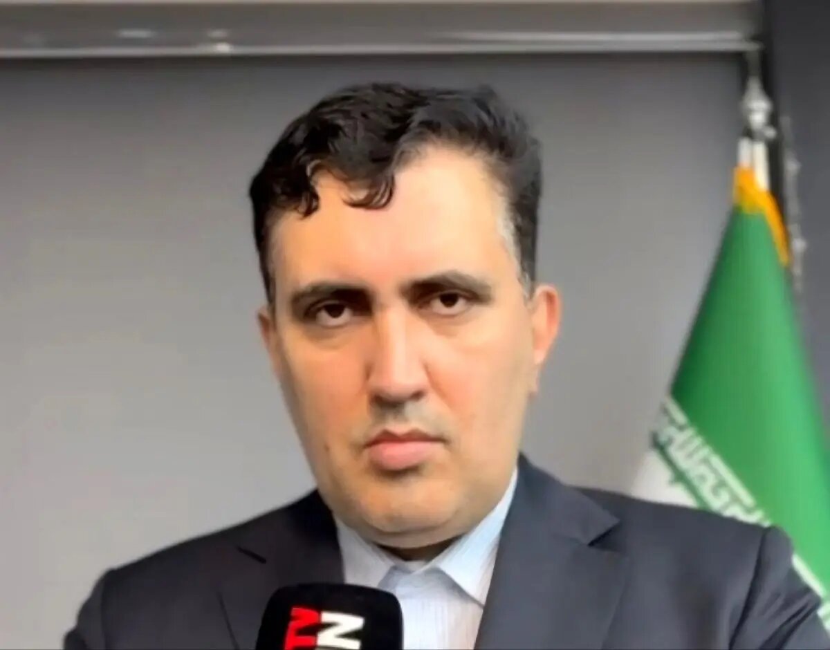 بارگیری نهادههای دامی برای تحویل به مرغداران و دامداران