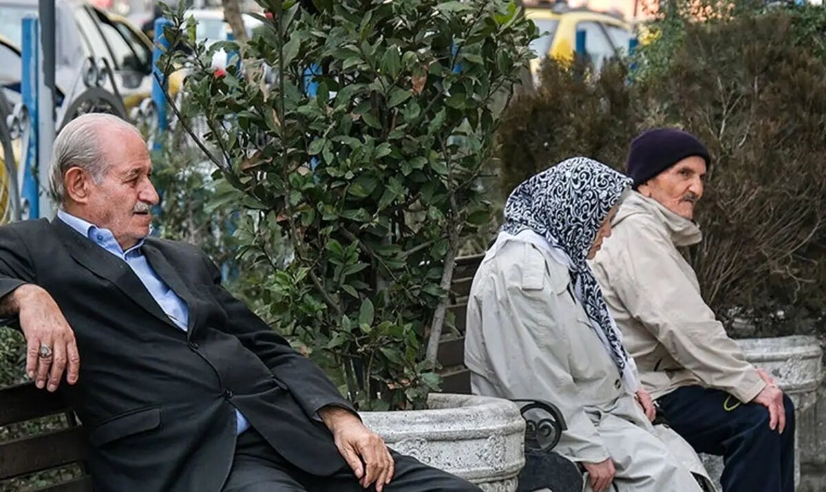 پرداختی‌های مناسبتی فقط برای شاغلان/ مگر بازنشستگان همسر ندارند؟