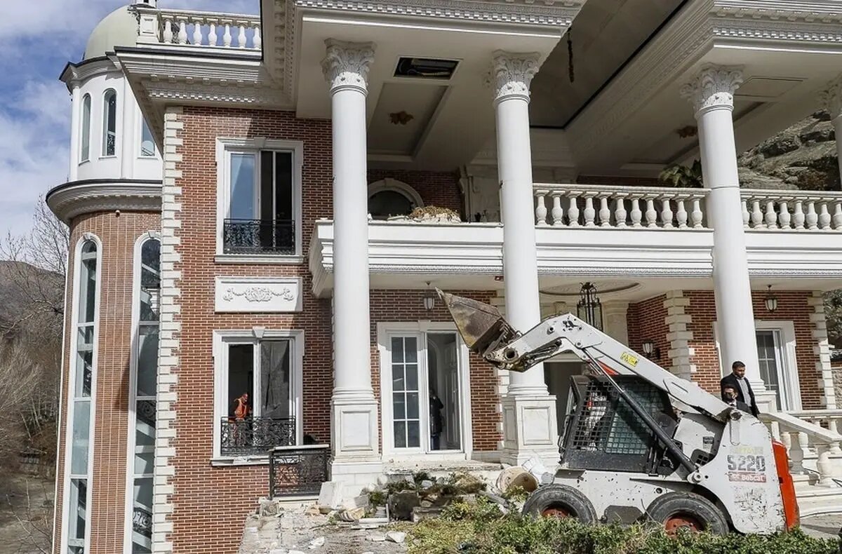 چرا تخریب قسمت غیرمجاز ابر ویلای شخص ذینفوذ زمانبر شد؟!