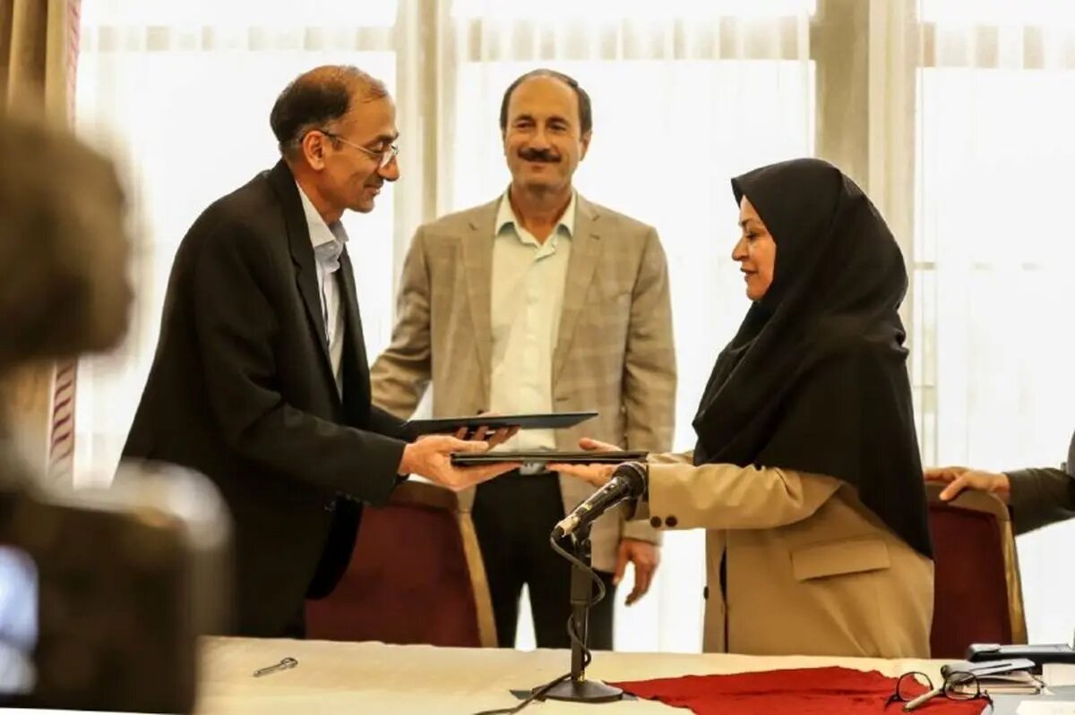 امضای تفاهمنامه همکاری محیط زیستی میان فارس و یزد