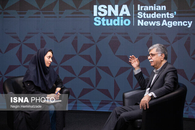 روزنامه‌نگاری همیشه «موی دماغ» سیاست بوده است/مرجعیت رسانه در «آزمون‌ها» شکل می‌گیرد