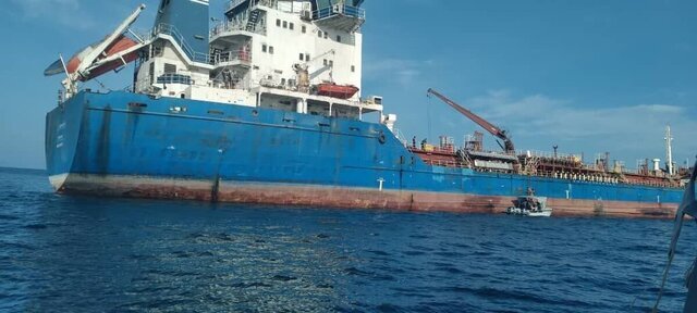 توقیف یک کشتی نفتکش خارجی در دریای عمان/ ۱۸ متهم شامل کاپیتان و خدمه تحت نظر هستند