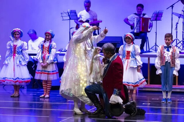 دو قدم به جلو می رویم و چهار قدم عقبگرد داریم