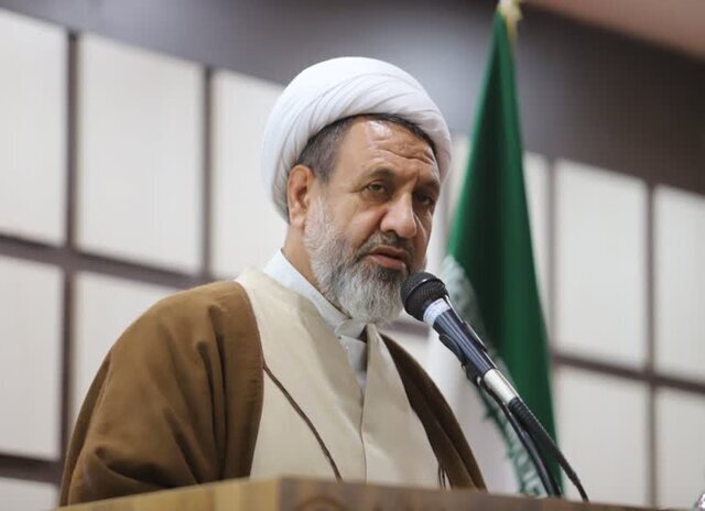 امام جمعه کرمان: ارتش جمهوری اسلامی امنیتی مثال‌زدنی برای کشور فراهم کرده است