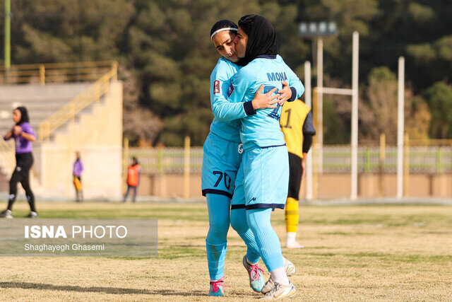 نتایج هفته دهم لیگ برتر فوتبال زنان/ صدر در قرق دختران بم
