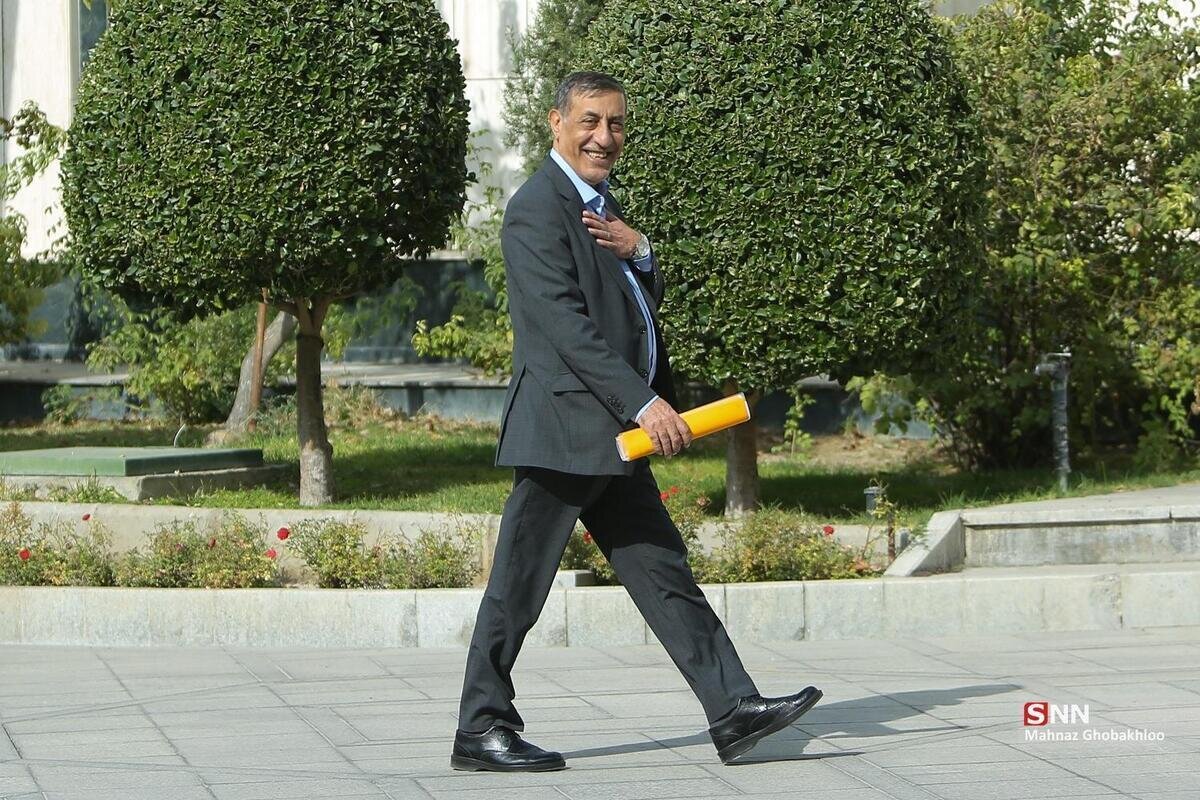 «سرو میوه، شیرینی، شام و ناهار» در همایشها و جلسات اداری ممنوع شد