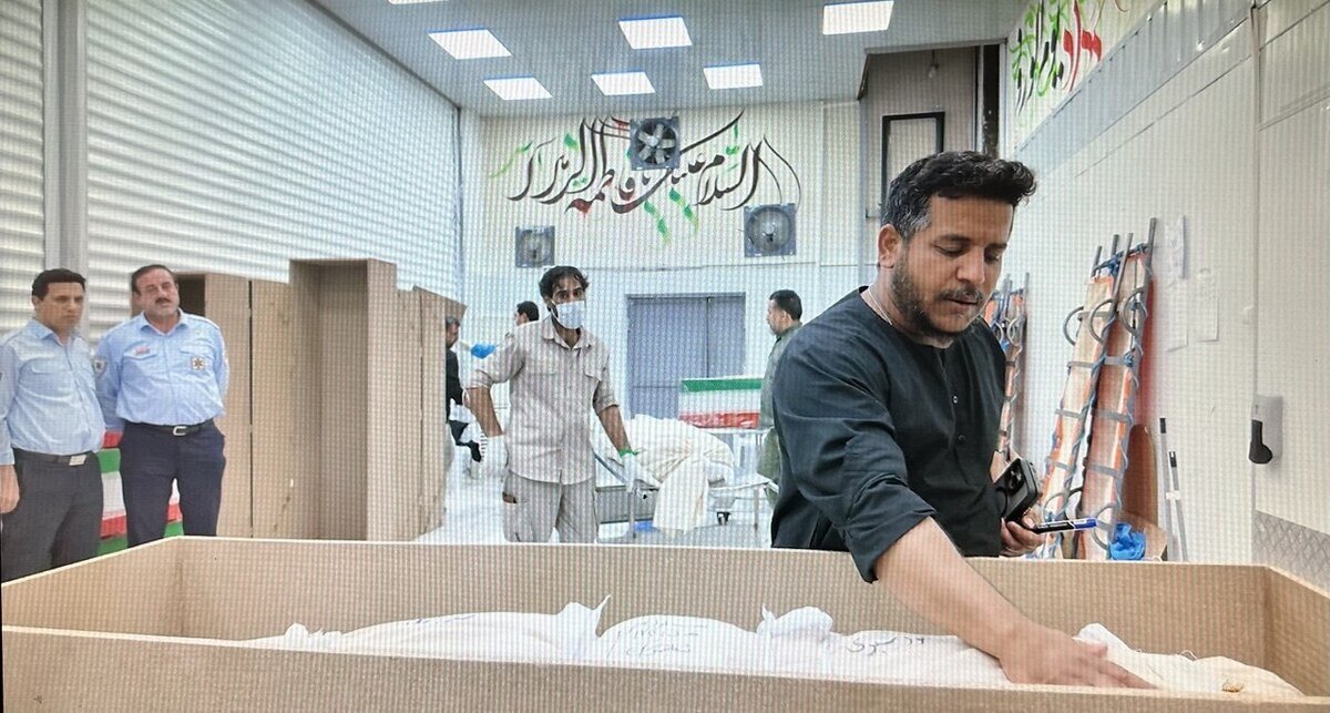 کد۷۰۰  ؛  مستند یا نقاشی حقیقت، کدامیک ؟ /  حکایت کن از بمب هایی که من خواب بودم و افتاد!