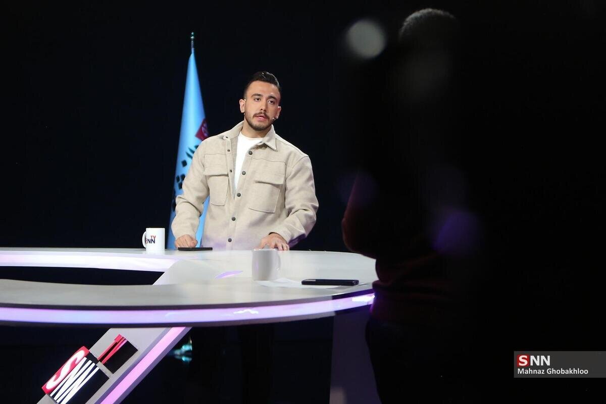 واکنش حرفه‌ای دبیر به تشویق رسول خادم در سالن کشتی/ مردم قهرمانان ملی را دوست دارند + فیلم