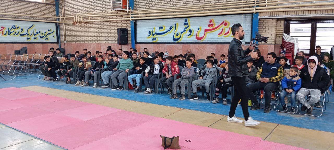 گزارش تصویری از زور آزمایی کودکان قوی در دیزج دیز خوی