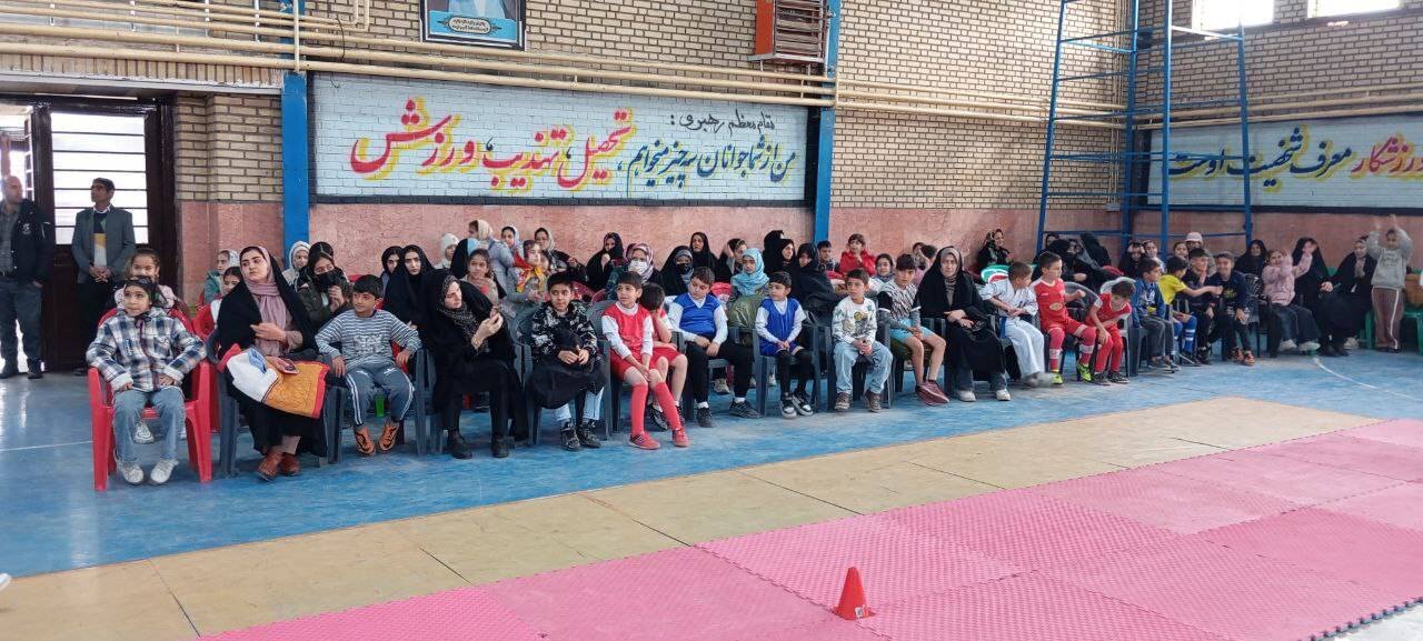 گزارش تصویری از زور آزمایی کودکان قوی در دیزج دیز خوی