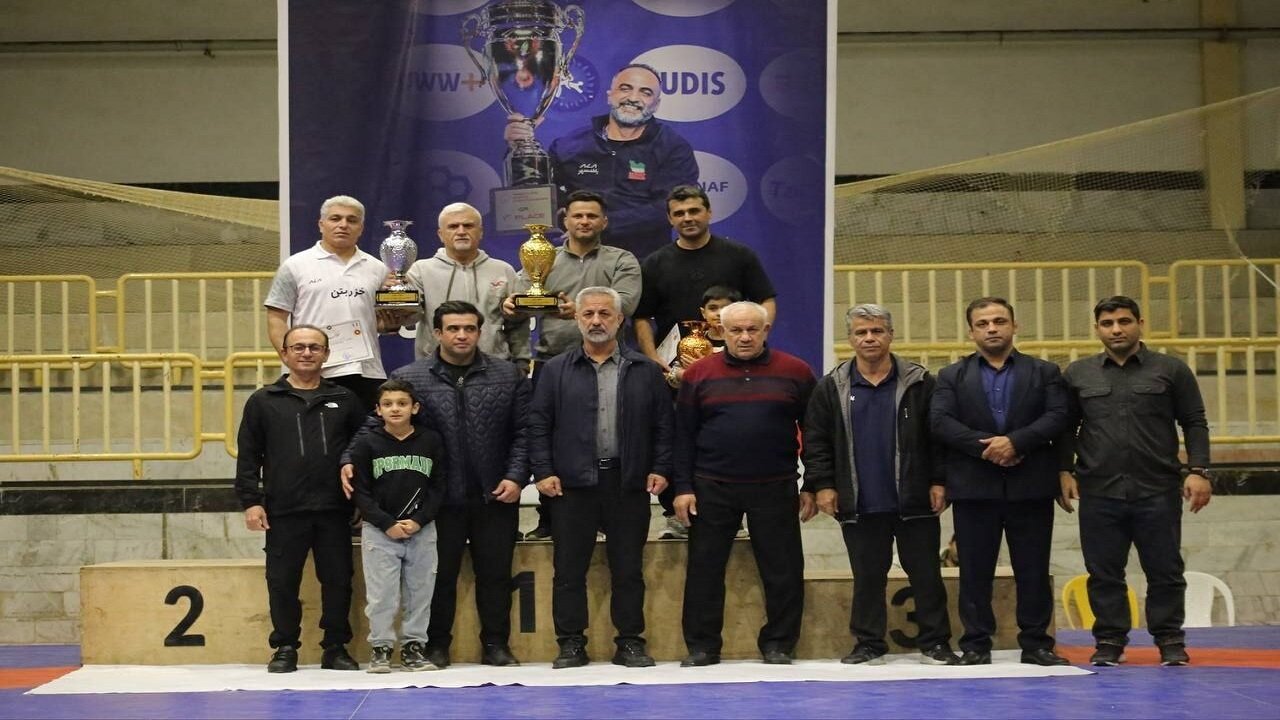 آمل بر سکوی قهرمانی کشتی فرنگی جوانان مازندران