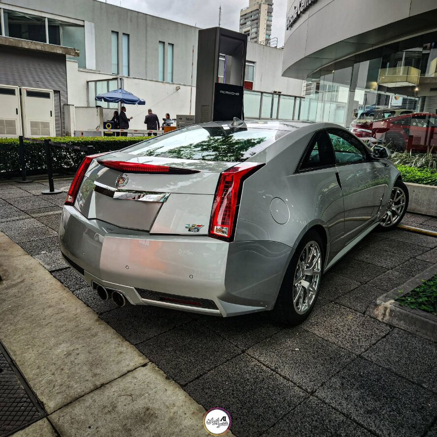 کادیلاک خاص با رنگ متالیک تابان