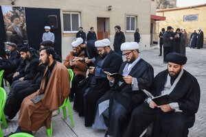 عکس/ وداع طلاب و روحانیون با پیکر آیت‌الله شاهچراغی در سمنان