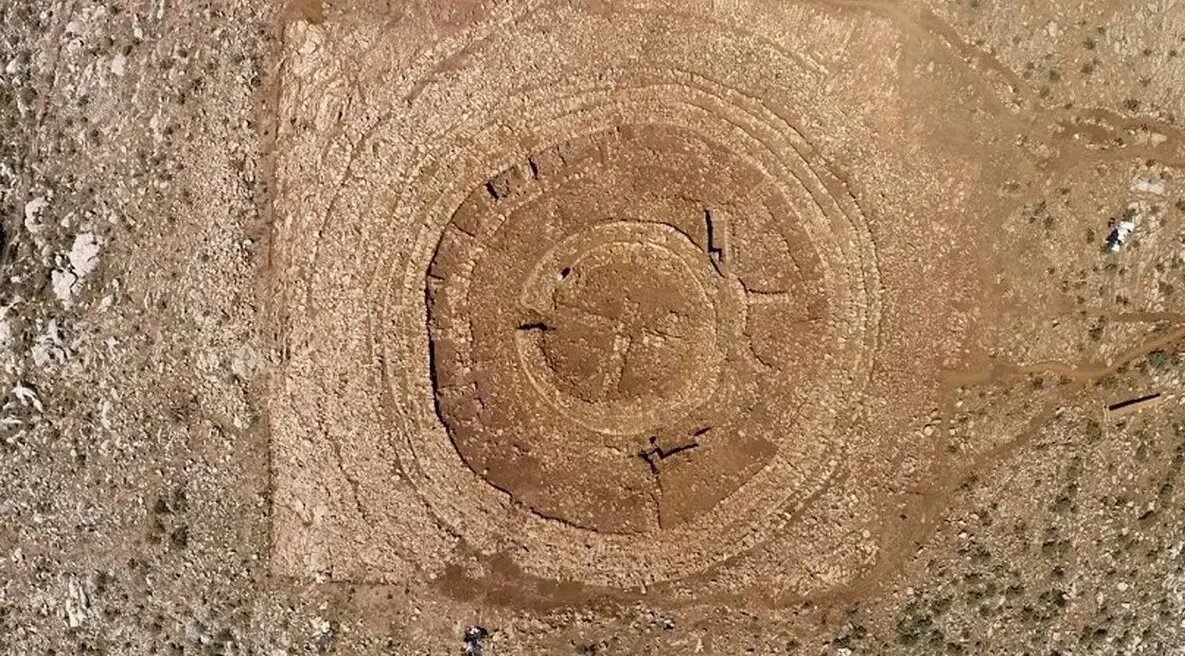 کشف قلعۀ هزارتوی ۴ هزار ساله شبیه قلعۀ معروف افسانههای یونانی | عکس