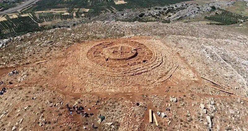 کشف قلعۀ هزارتوی ۴ هزار ساله شبیه قلعۀ معروف افسانههای یونانی | عکس