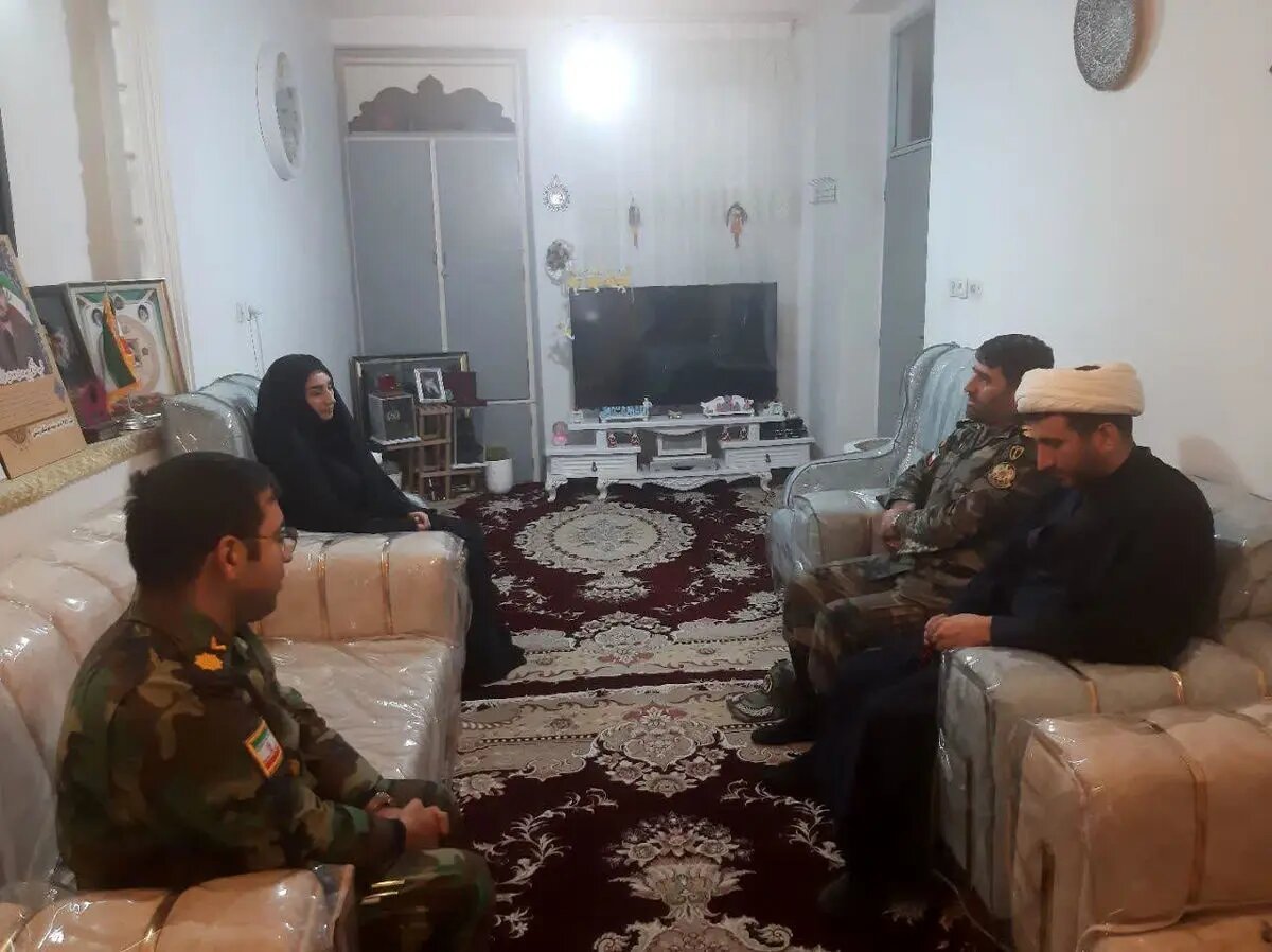 دیدار فرمانده تیپ ۲۸۴ نزاجا با خانواده شهدای جنگ ۱۲ روزه