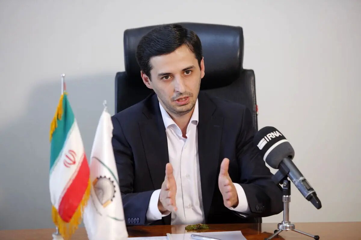 عزل شبانه مدیر یکی از شرکتهای اقماری به علت دریافتی نامتعارف