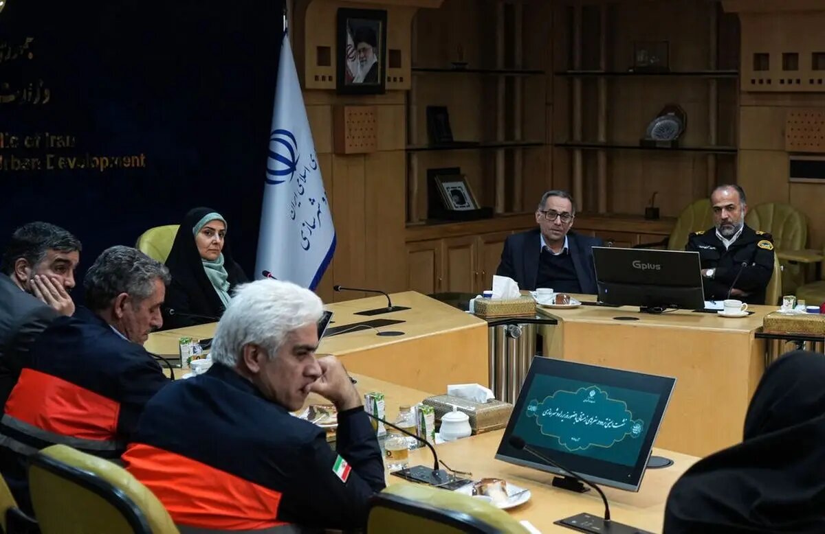 نشست اضطراری وزیر راه و شهرسازی در پی هشدار قرمز بارشهای سنگین در ۴ استان