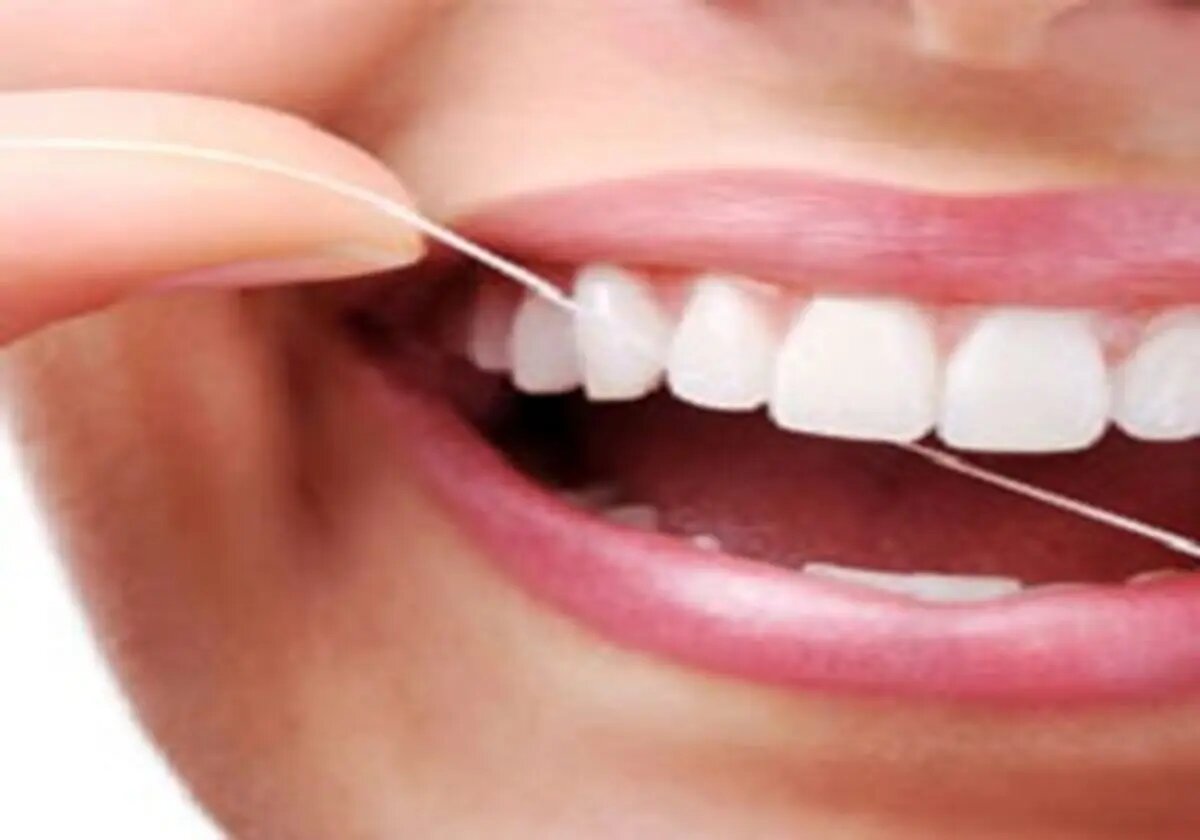 صبح از «نخ دندان» استفاده کنیم یا شب؟