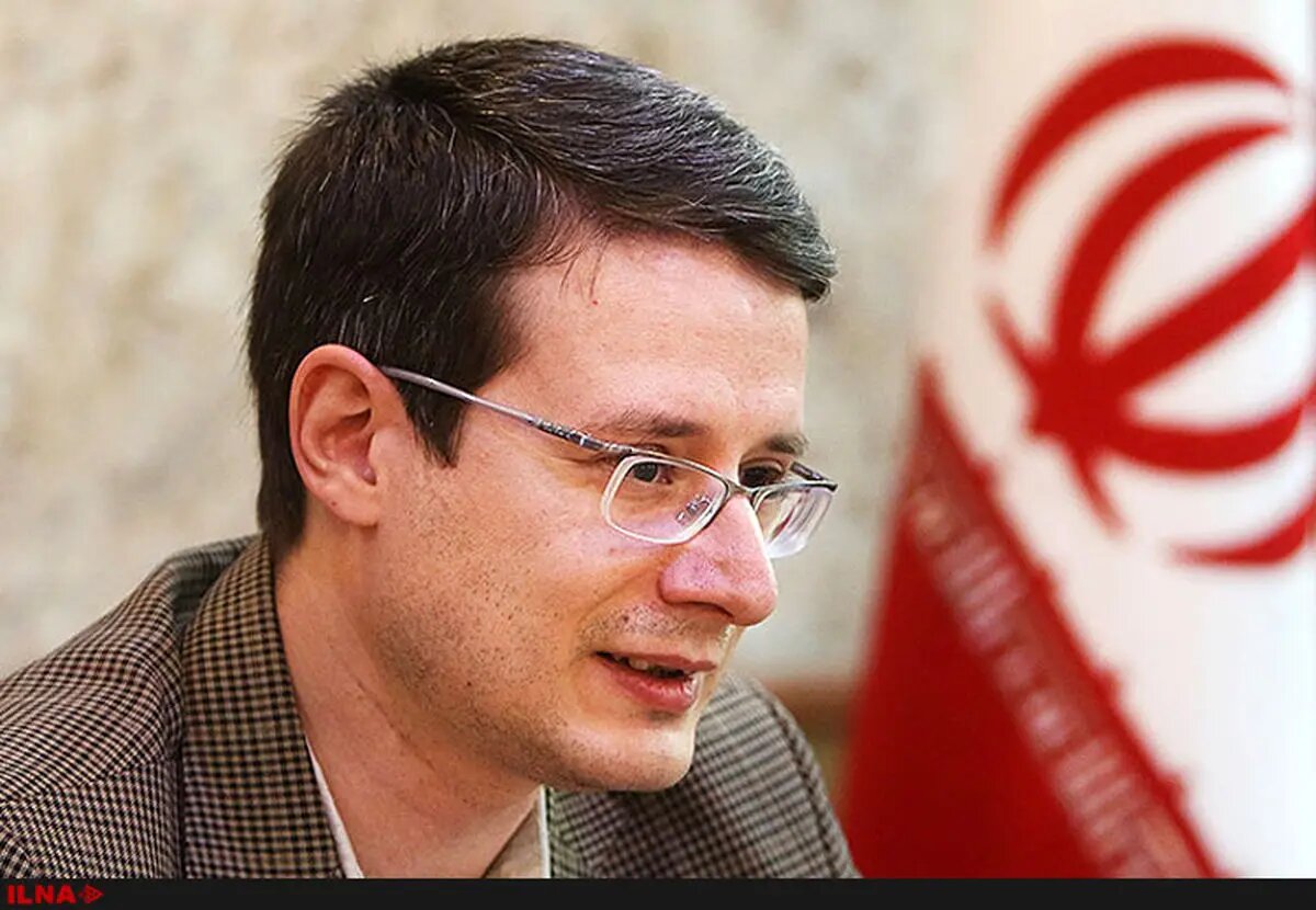 ایرانیها طنزهای سیاسی روسها را خیلی خوب درک میکنند/ سرقتهای ادبی صرفا تذکر میگیرند!