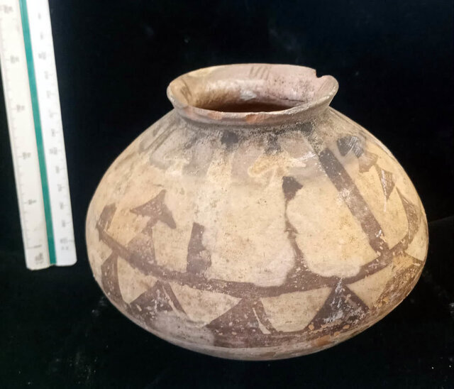 کشف ۱۲ قطعه شی تاریخی در شهرستان جیرفت