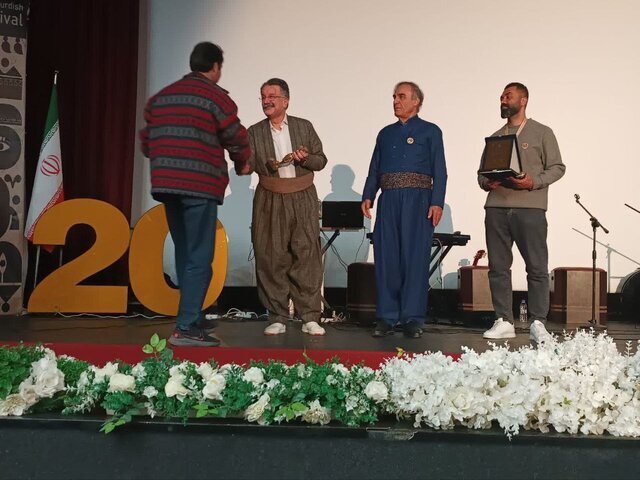 پایان بیستمین جشنواره تئاتر کُردی سقز با تأکید بر گفتوگوی فرهنگی و تقویت هنر نمایش
