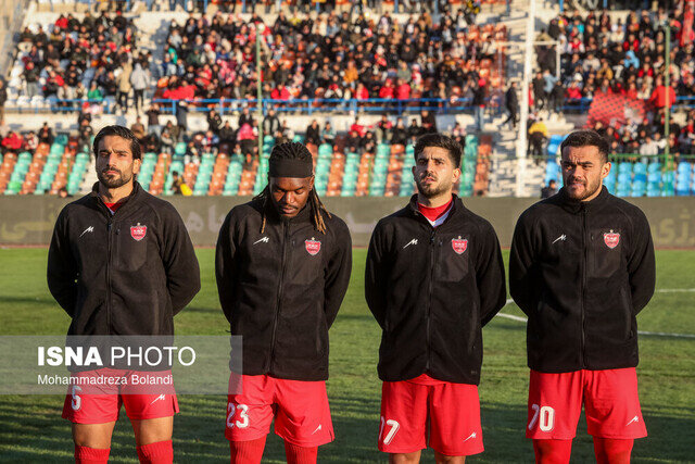 حواشی دیدار پرسپولیس - آلومینیوم/ زمین خراب، داوری پرحاشیه