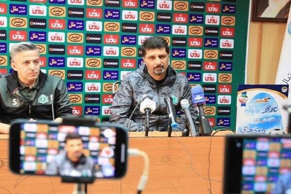 سرمربی آلومینیوم: پرسپولیس با زرنگی گل زد/ کیفیت زمین شرمآور است