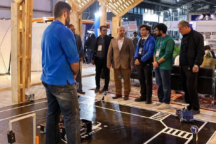 بازدید معاون رسانهای وزیر فرهنگ از نمایشگاه پژوهش و فناوری