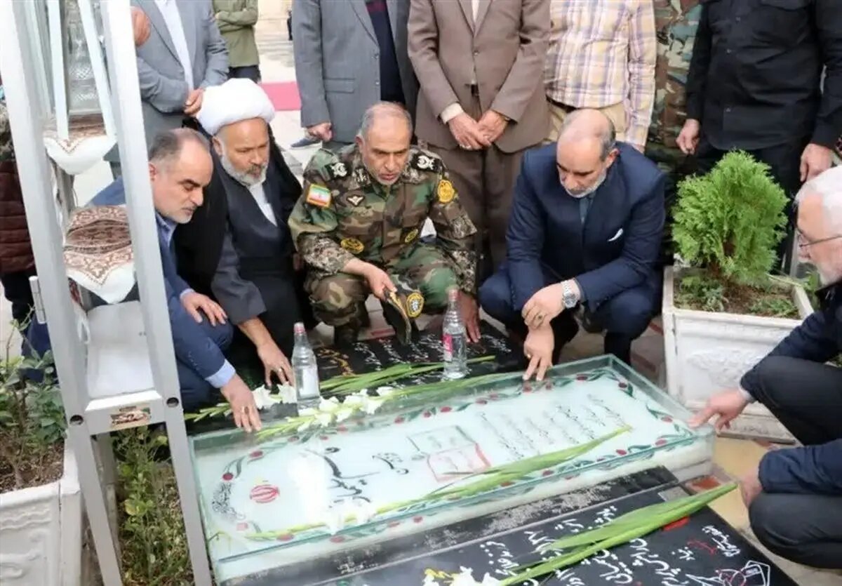 ادای احترام فرمانده نزاجا به مقام شامخ شهید «سلیمانی»