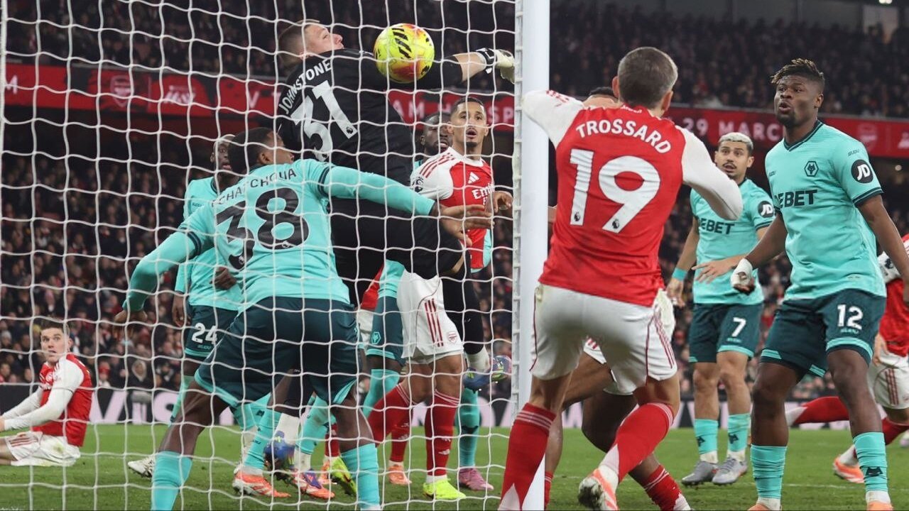 آرسنال ۲ - ۱ وولورهمپتون/ نجات توپچیها از مهلکه گرگهای زخمی با گل به خودیهای حریف+ فیلم