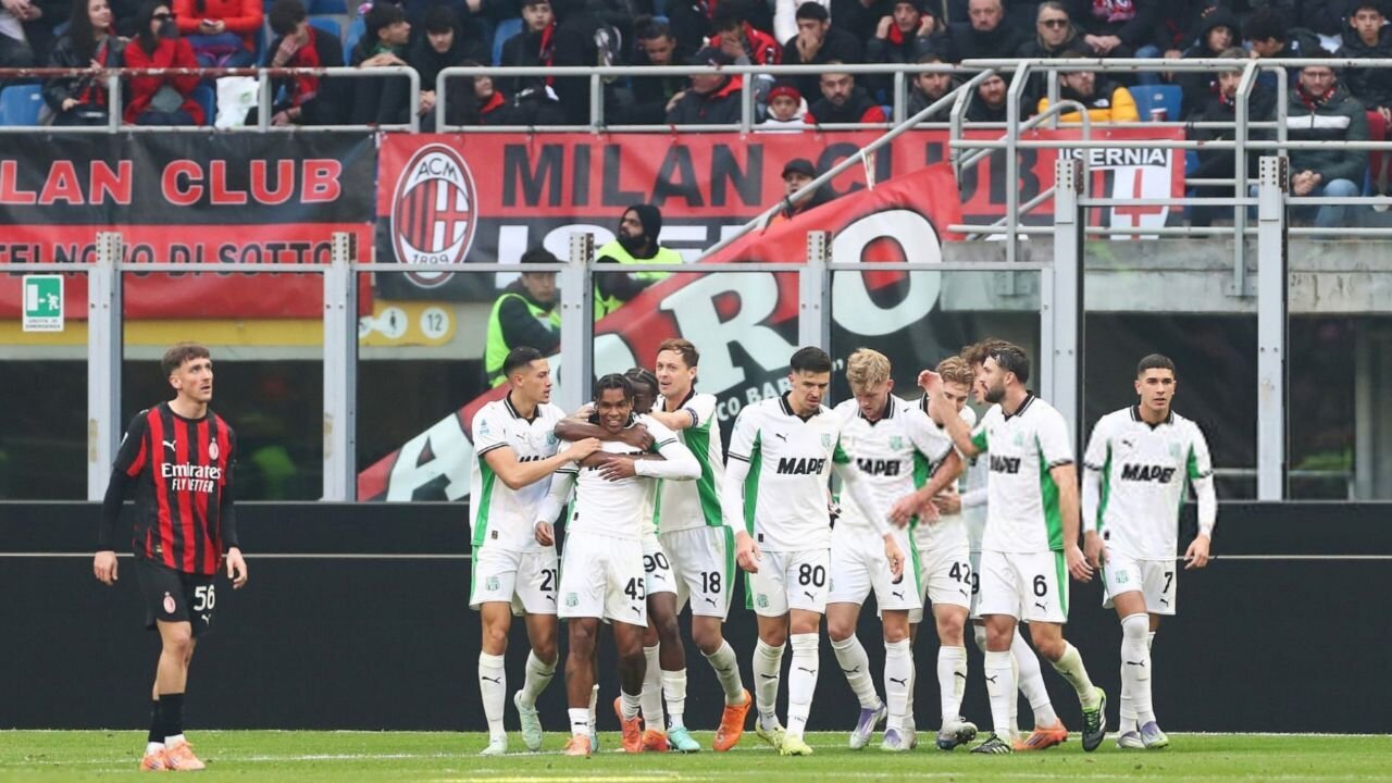 میلان ۲-۲ ساسولو/ شاگردان آلگری صدر جدول را به رقبا تعارف کردند + فیلم