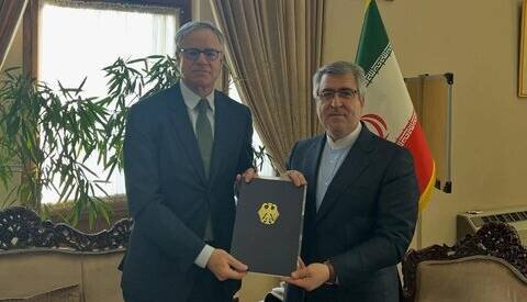 سفیر جدید آلمان در تهران رونوشت استوارنامهاش را تقدیم مقام وزارت خارجه ایران کرد