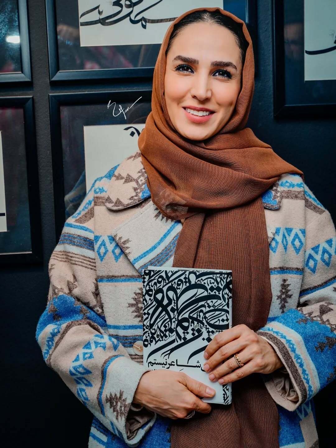 چهره ها/ تیپ هنری «سوگل طهماسبی» در رونمایی از یک کتاب