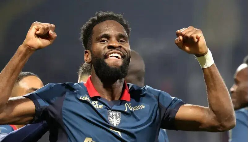 پنجه در پنجه انریکه و میلیاردرهای پاریس!