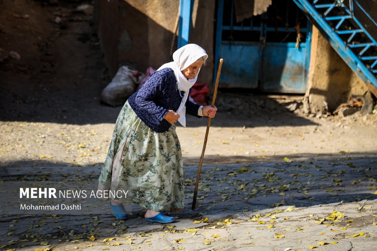 روستای گردشگری عنبران با بافت سنتی و قدیمی