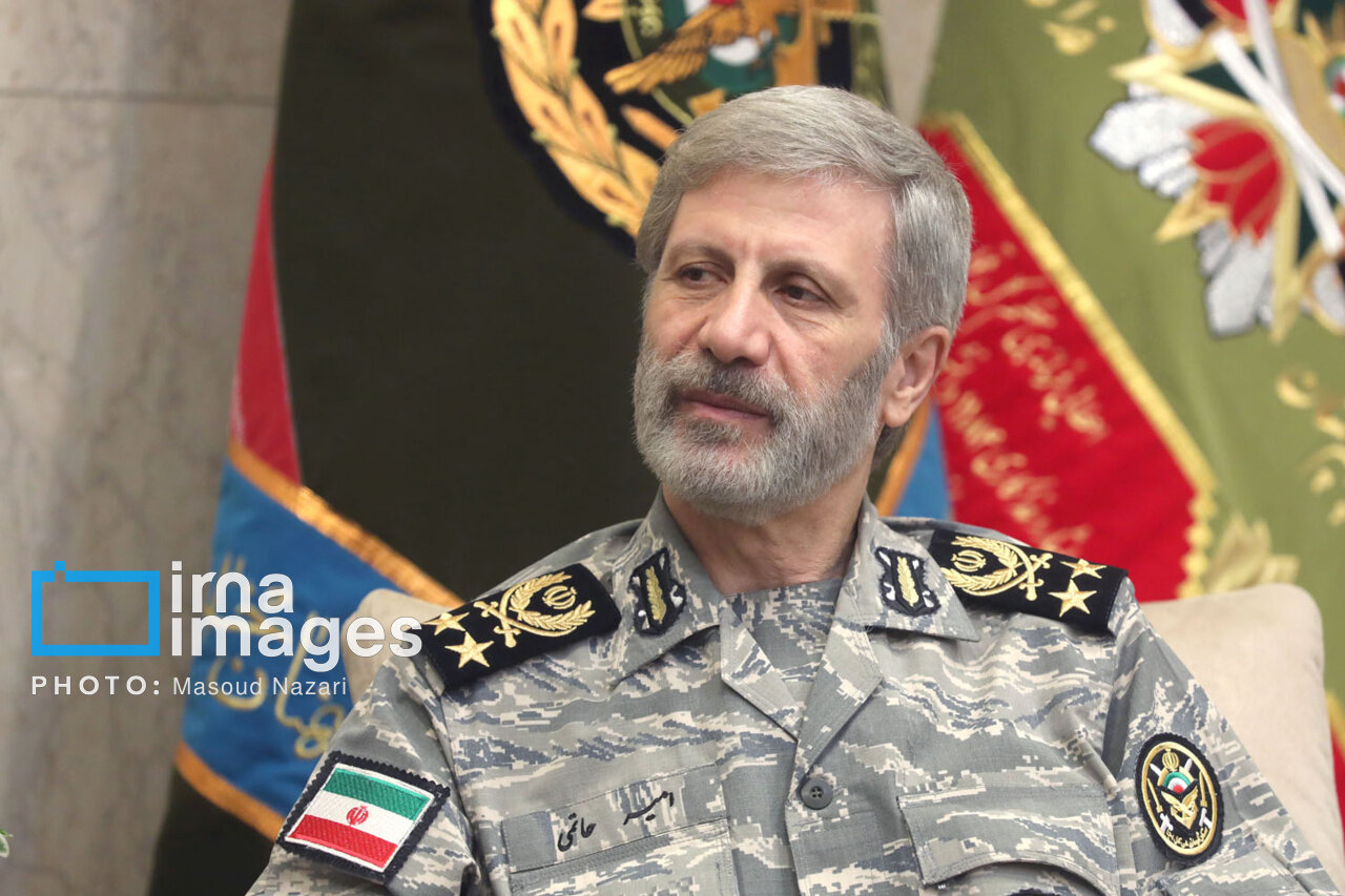 فرمانده کل ارتش: همکاری با دانشبنیانها با سرعتی مضاعف تداوم یابد