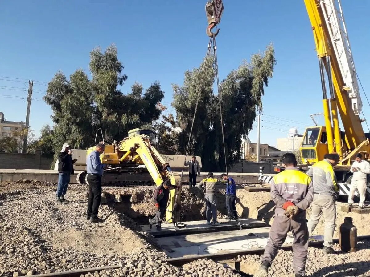 کارگران ابنیه فنی راه آهن اسلامشهر: هنوز حقوق مرداد را نگرفتهایم!/ شرمنده خانواده هستیم