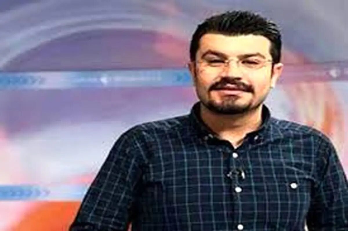 لحظه زمین خوردن مجری شبکه ۳ روی سن  + فیلم