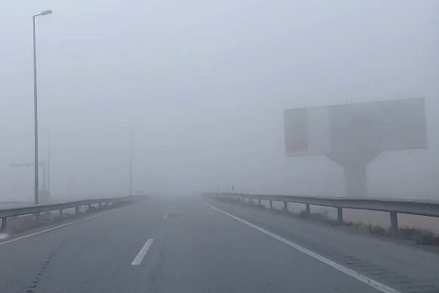 تردد با تاخیر سرویس شرکت‌ها در مه‌آلودگی خوزستان/ سندیکای کشاورزی به فکر کارگران فصلی باشد