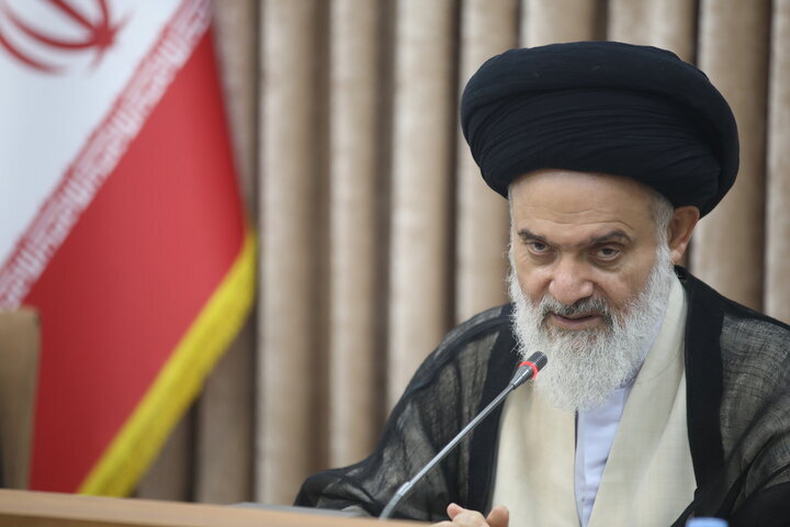 آیت الله حسینی بوشهری: خروجی فعالیتهای علمی باید روی میز مسئولین باشد