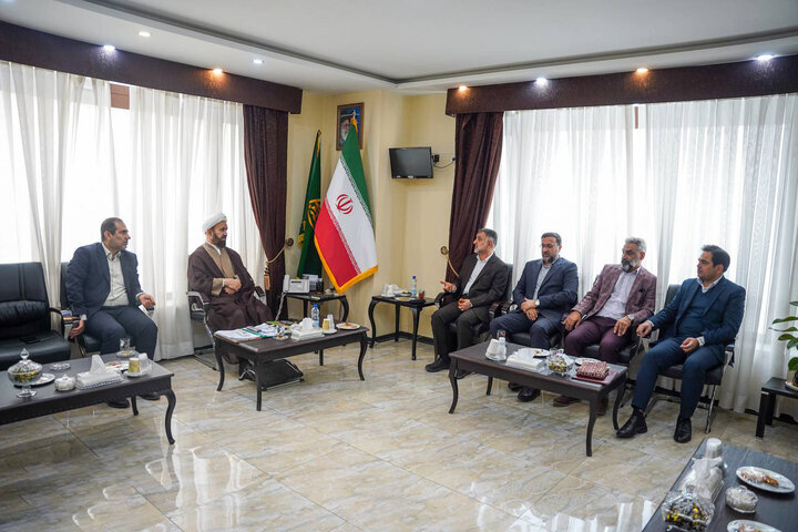دیدار رئیس فدراسیون زورخانهای و کشتی پهلوانی با تولیت حرم شاهچراغ(ع)