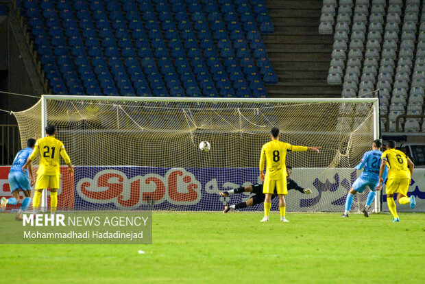 شکست تلخ انزلی چی ها در خانه/ فجرسپاسی ملوان را ۴ تایی کرد