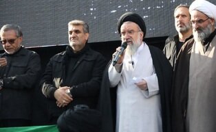 حضور گسترده مردم سمنان در آیین تشییع پیکر آیت الله شاهچراغی