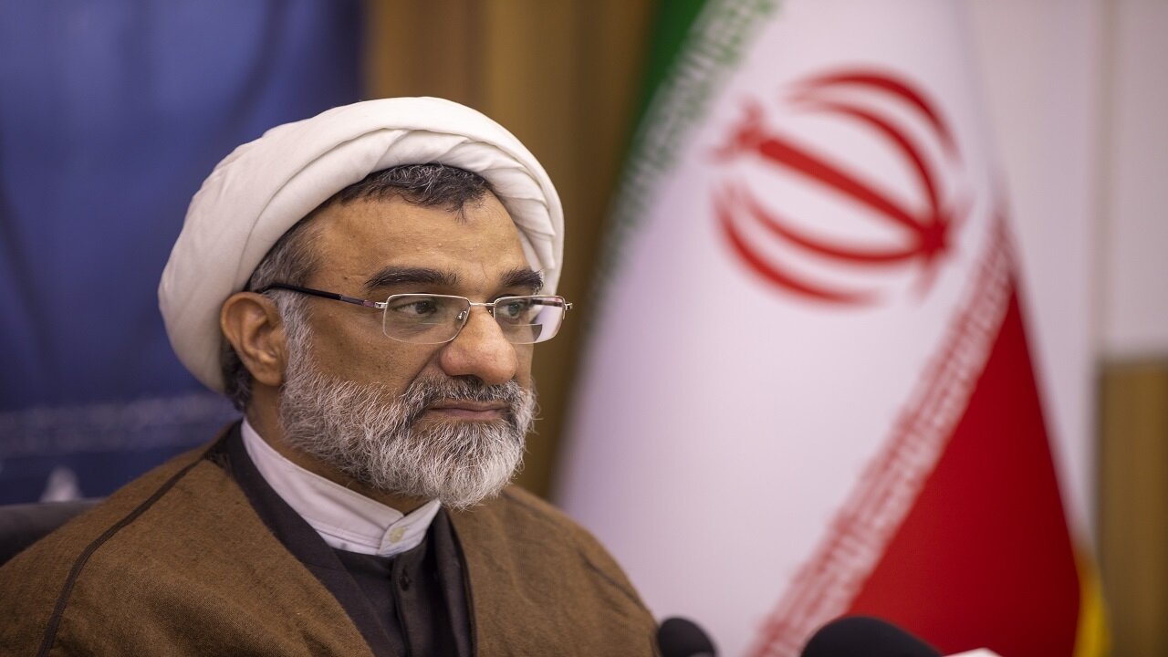 خسروپناه: وزارت صمت برای جلوگیری از ورود کالاهای دارای مشابه داخلی به میدان بیاید