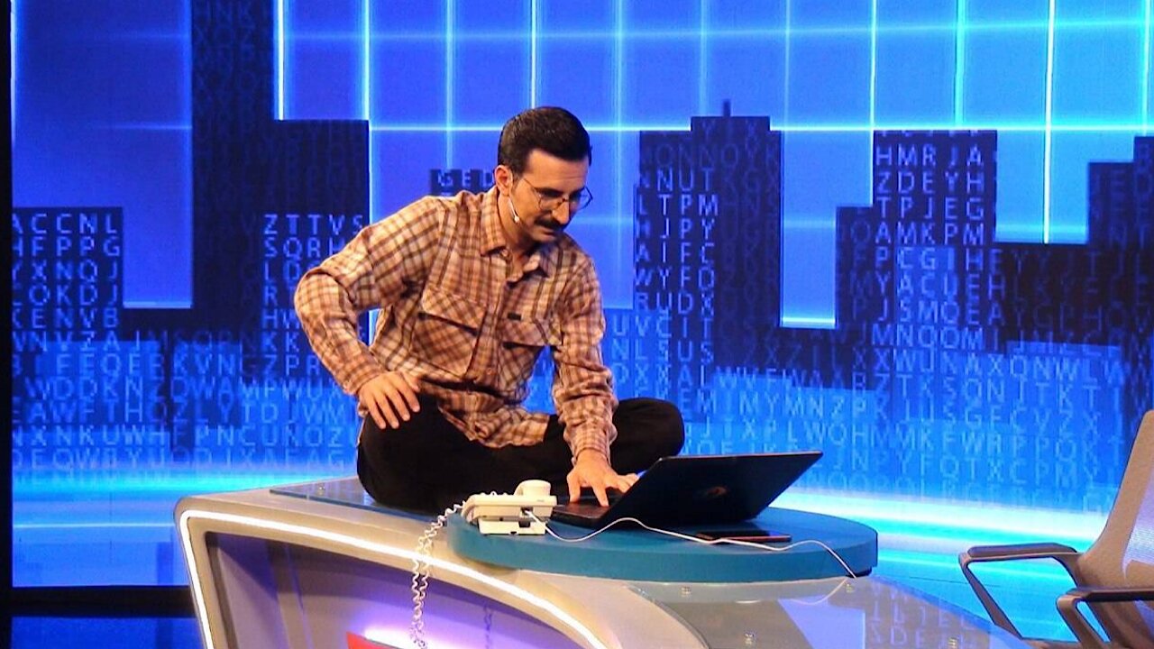 همراه با برنامه «درنگ» که با شوخی رسانههای غرب را نقد میکند